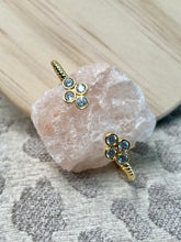 Load image into Gallery viewer, Oriana Flower Cuff