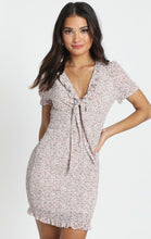 Load image into Gallery viewer, Shareen Floral Dress - Small
