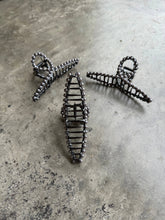 Load image into Gallery viewer, Western Silver Faux Pearl Hair Claw Clip

