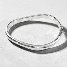 Load image into Gallery viewer, Wave Bangle in Silver
