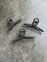 Load image into Gallery viewer, Western Silver Faux Pearl Hair Claw Clip

