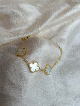 Load image into Gallery viewer, Mother Of Pearl Clover Bracelet
