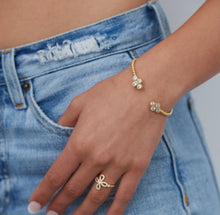 Load image into Gallery viewer, Oriana Flower Cuff
